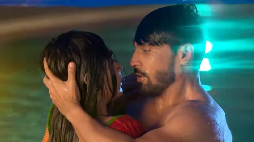 পুলের জলে নায়িকার সঙ্গে রোম্যান্সে মজে গৌরব! প্রেমের আগুনে তোলপাড় 'তেঁতুলপাতা'
