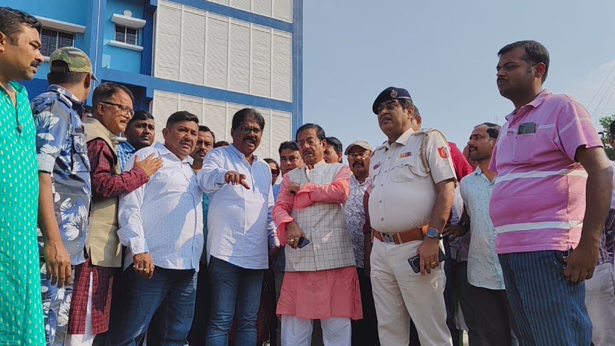 Jyotipriya Mallick suddenly visited Habra State General Hospital gnr