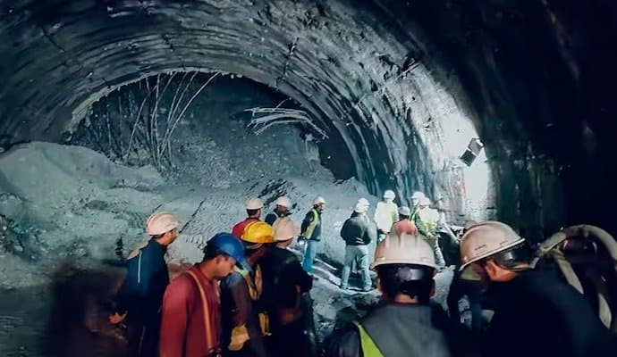 Uttarakhand: সুড়ঙ্গের মুখে হাজির অ্যাম্বুলেন্স-স্ট্রেচার, শ্রমিকদের উদ্ধারকাজ শেষ পর্বে  