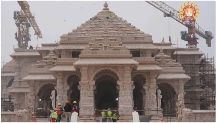 Ayodhya: রামমন্দিরের ছাদে ফুটো, প্রথম বর্ষাতেই জল চুঁইয়ে পড়ছে রামলালার সামনে