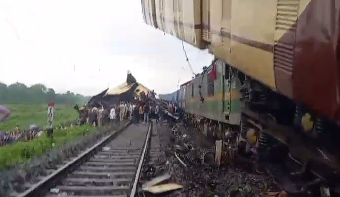 Kanchenjunga Express: কাঞ্চনজঙ্ঘা এক্সপ্রেসের দুর্ঘটনায় শোকপ্রকাশ রাষ্ট্রপতি, রেলমন্ত্রীর