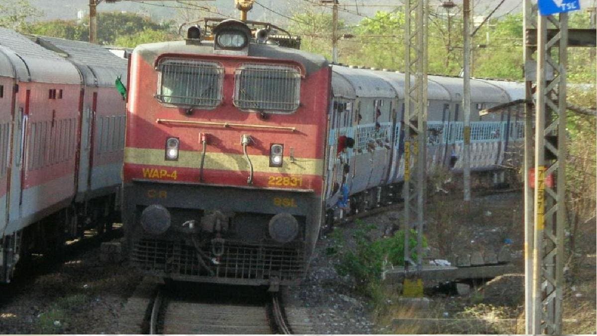 Passengers Jumping Off Train Over Fire Rumour, Run Over By Another at least six dead gnr 