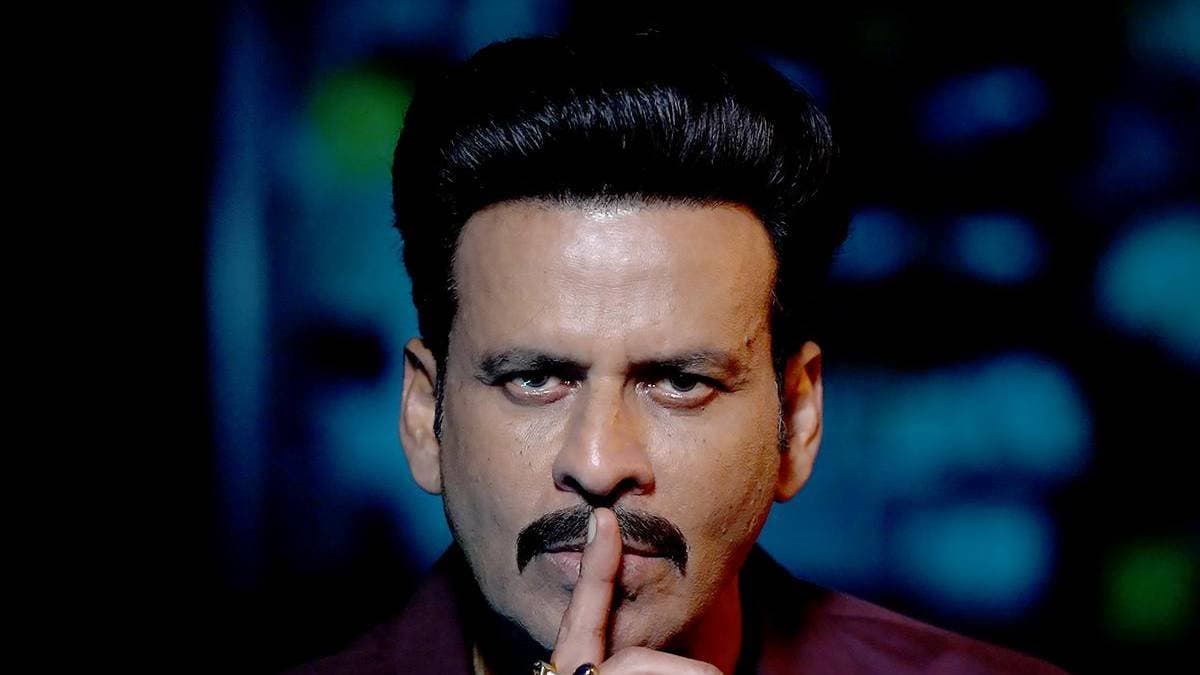 নিজের দেশে জমি কিনে বিপাকে ‘বহিরাগত’ মনোজ বাজপেয়ী! 