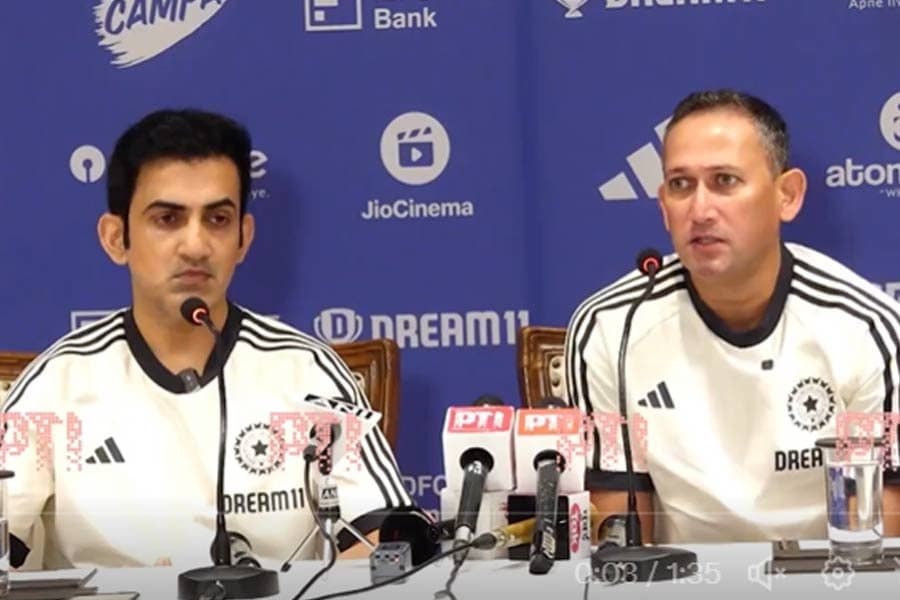 Ajit Agarkar Reaches Wankhede, Has Intense Chat With Gautam Gambhir After 0-3 Loss spt