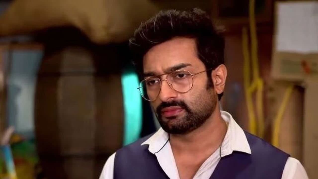 Jeetu-Kamal-shares-update-from-hospital-after-fainting-during-Erao-Manush-shoot