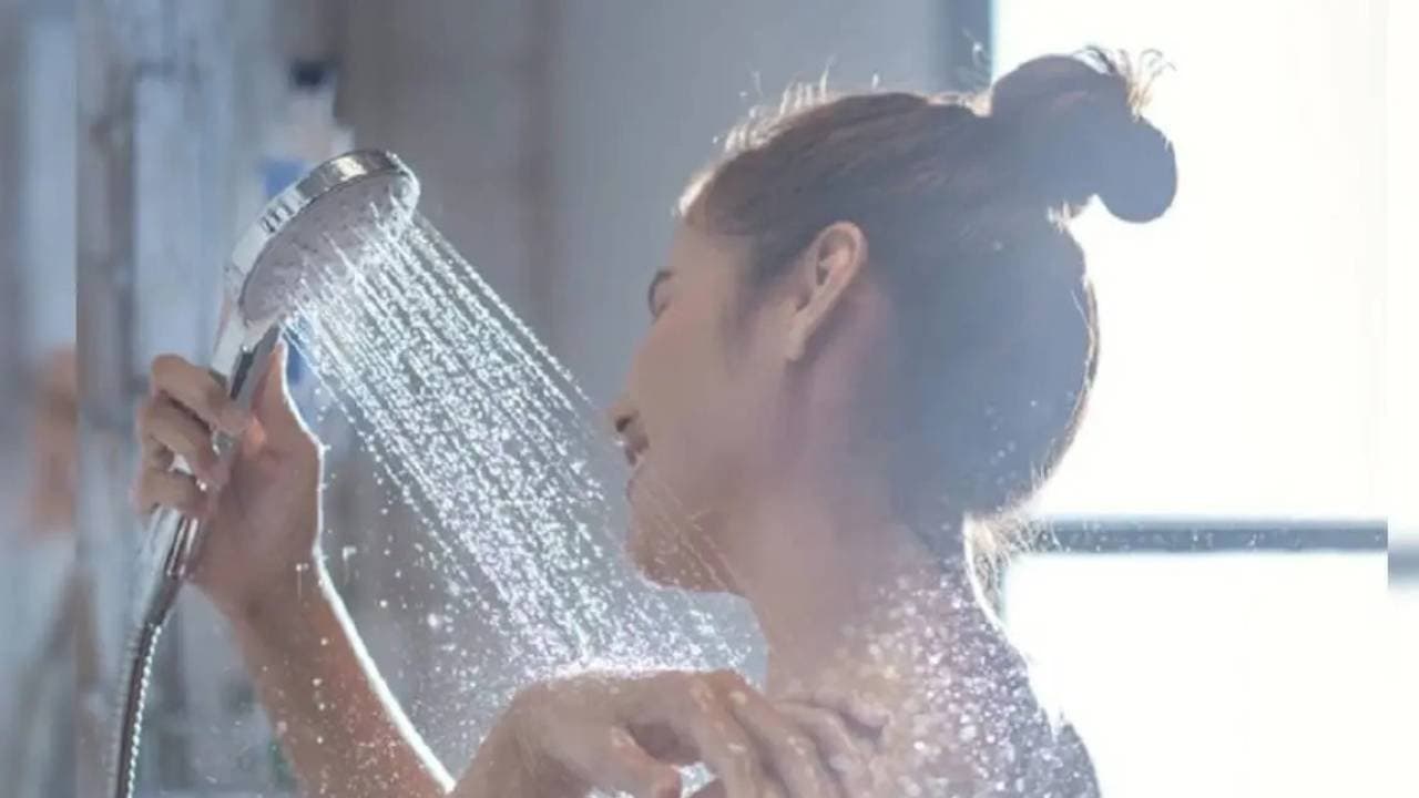 health Tips: Is it better to take hot or cold bath in winter