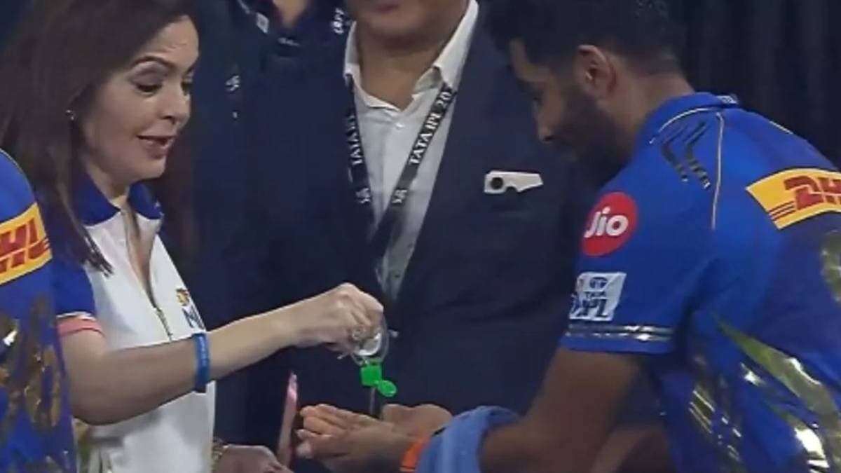 IPL 2025: Nita Ambani sanitises Jasprit Bumrahs palm amid rising Covid 19 cases spt 