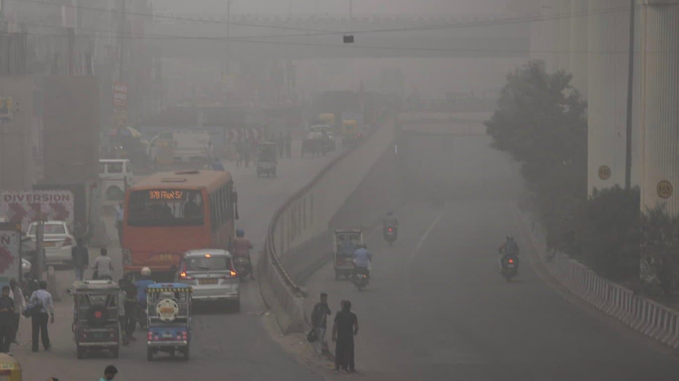 AQI still severe in Delhi, Haryana allows partial school closure gnr 
