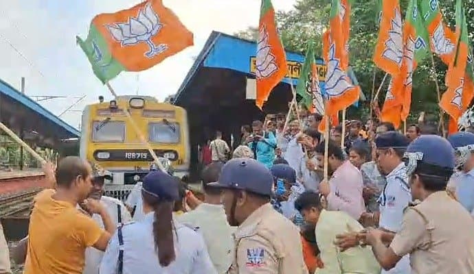 Hooghly local people doesn't support bangla bandh bjp workers creates chaos gnr 