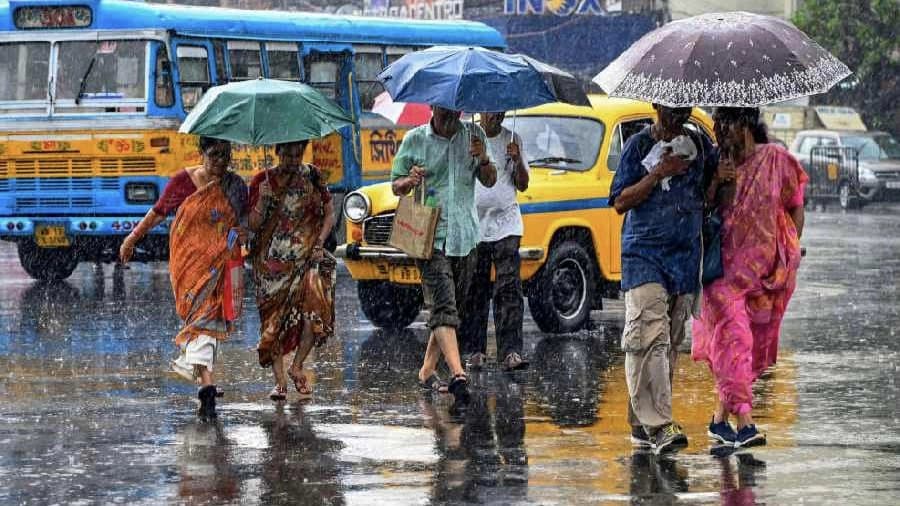 IMD Weather Forecast Heavy Rainfall Thunderstorm Warning in West Bengal Till Next Seven Days 
