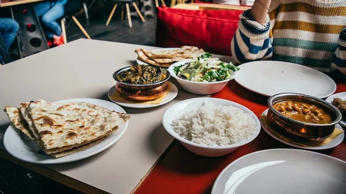 Flies in restaurant food you can file a complaint by scanning the QR code know the procedure