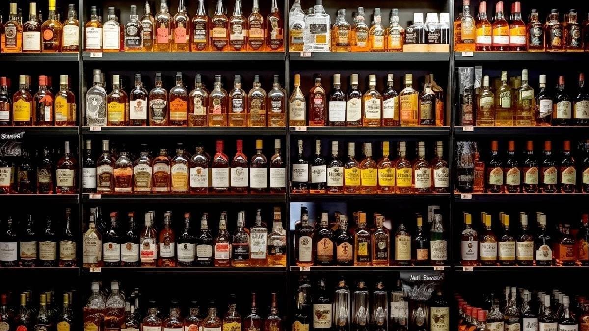Liquor shops are also opening in shopping malls from now on in Delhi gnr