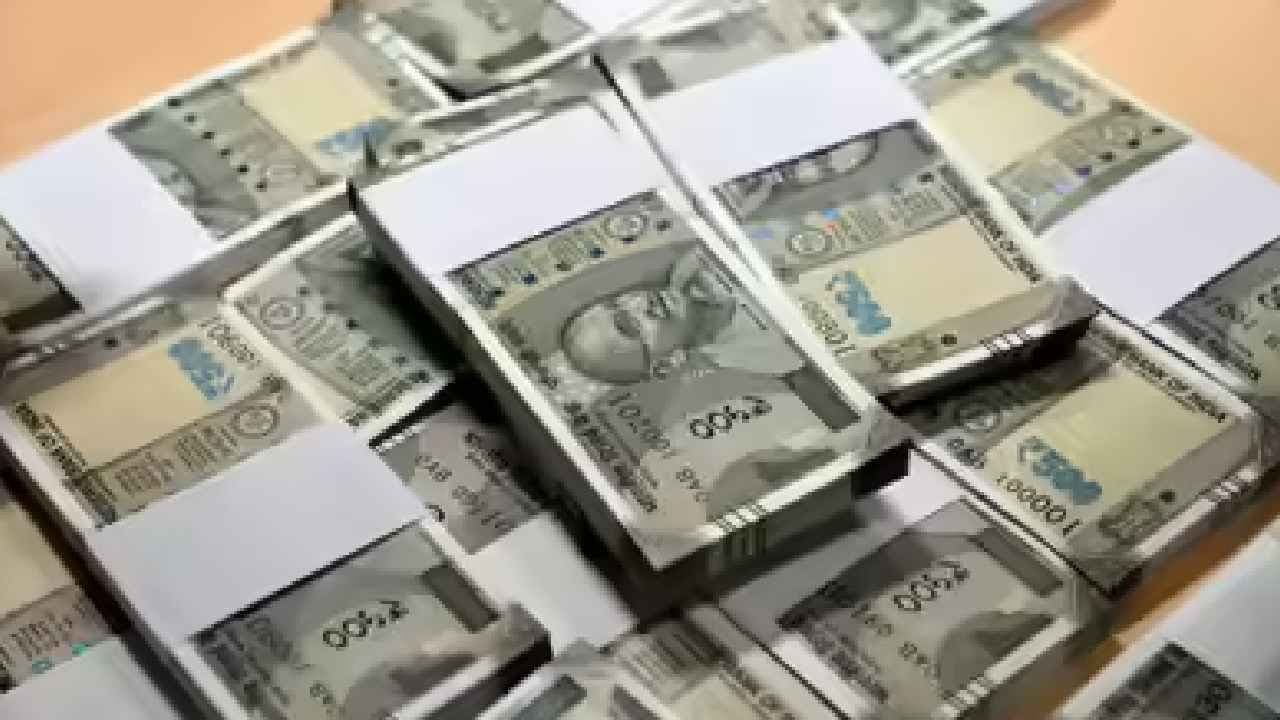 Rupee low: Impacts on gold prices and stock market in India
