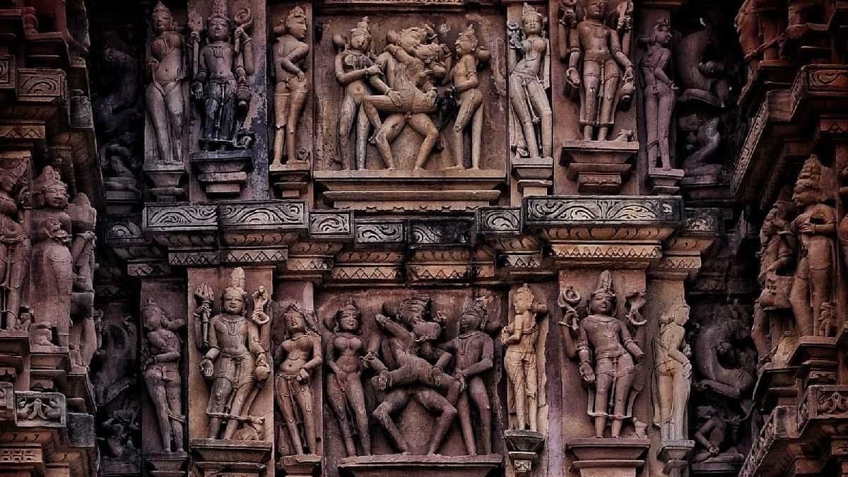 মুখ মিলন বা সঙ্গমের বিশেষ পদ্ধতি-'ট্যাবু' নয় কিছুই, খোদাই করা আছে হাজার বছরের প্রাচীন ভারতীয় মন্দিরেই! খাজুরাহো দেখুন আজকাল ডট ইন-এর চোখে