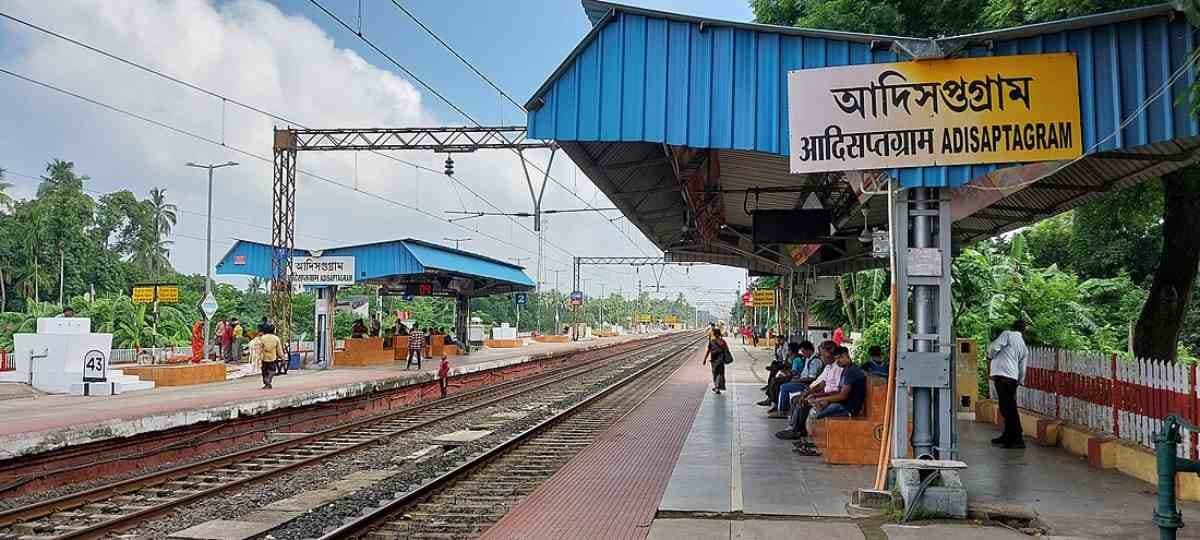 Saptagram TMC MLA Tapan Dajagupta stands with rail colony residents who received eviction notices