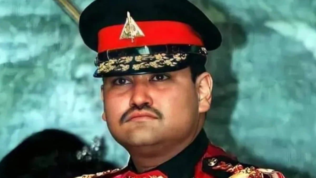 বসুন্ধরা রাজে সিন্ধিয়ার ভাইজির সঙ্গে সম্পর্কে বাধা! নিজের পরিবারকে এক রাতে গুলি করে শেষ করে দেন নেপালের রাজপুত্র