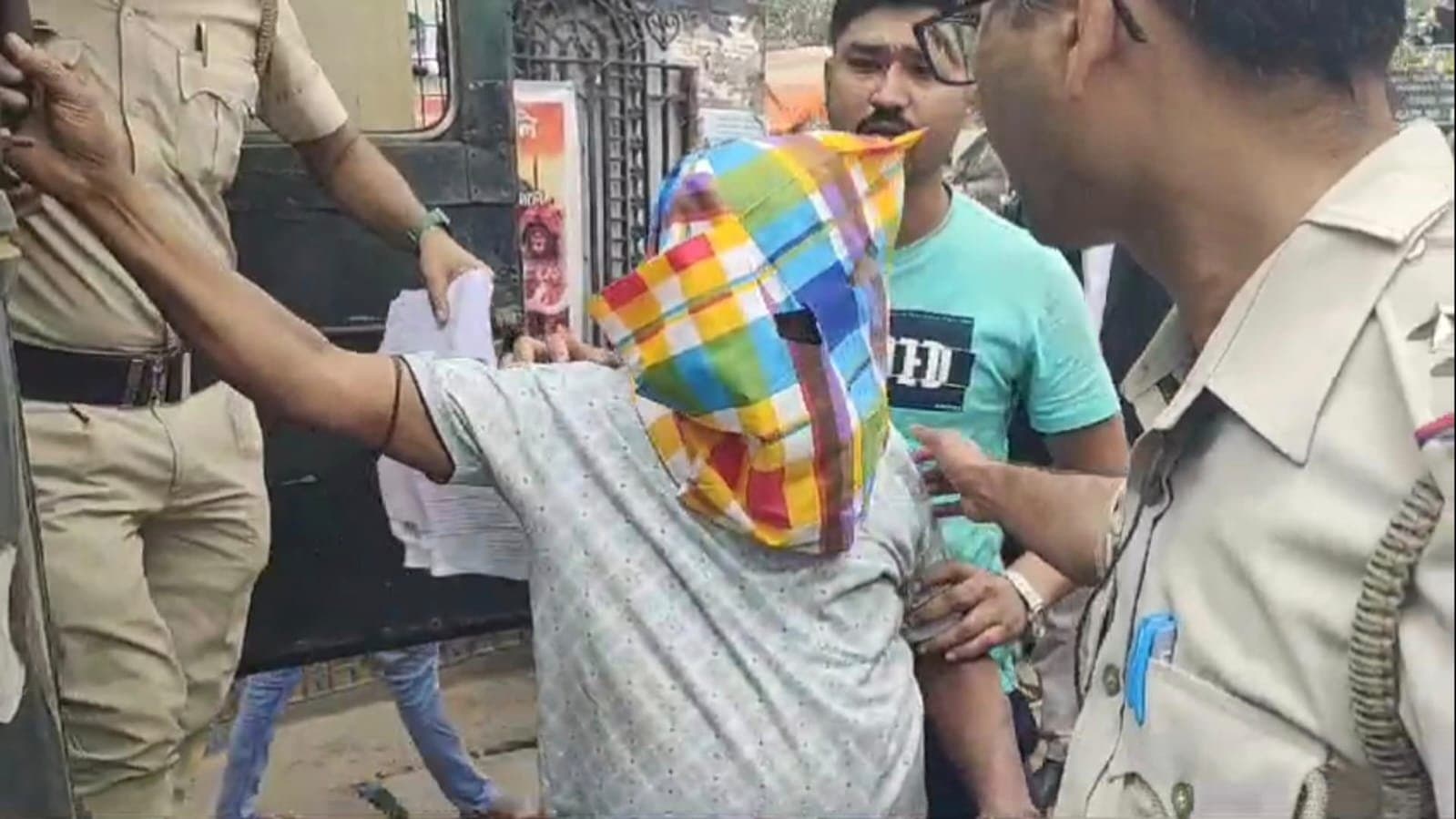 police arrested a bangladeshi on way to maha kumbh gnr 