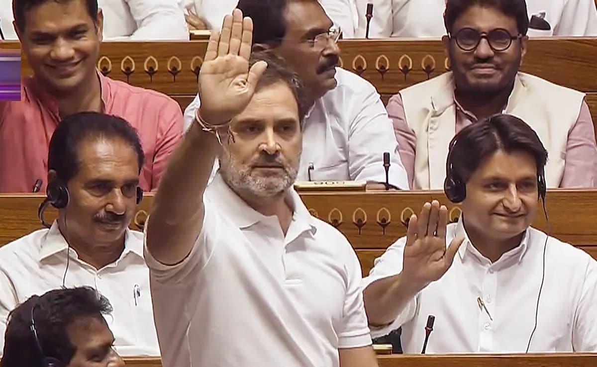 Parliament: সংসদের ভিতরে বাইরে আক্রমণ ইন্ডিয়া জোটের