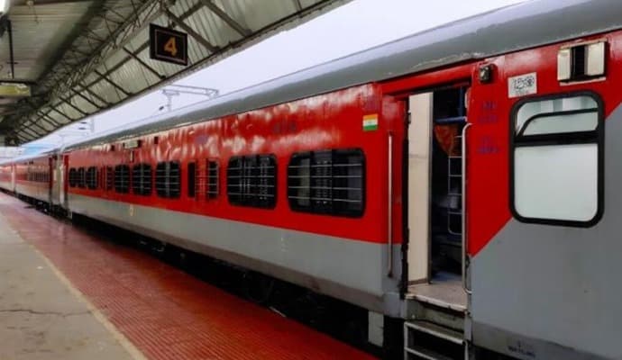 Uttarbabga Express: ‌ভেঙে পড়ল এসি, চলন্ত ট্রেনে চাঞ্চল্য 