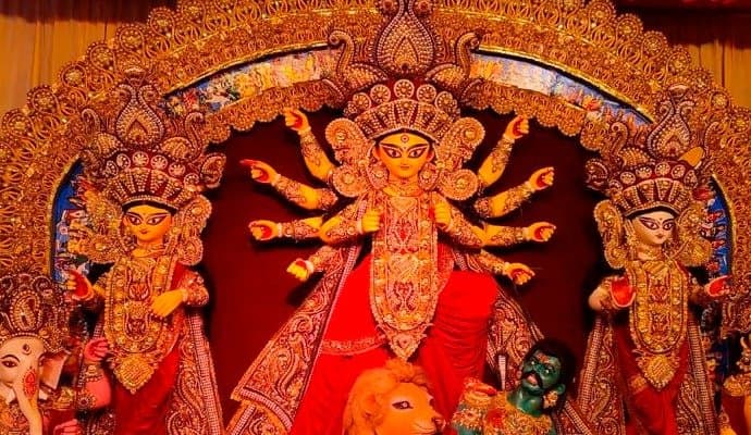 Durga Puja:  কুমোরটুলির প্রতিমা, চন্দননগরের আলোয় প্রস্তুত বেঙ্গালুরুর আরটি নগর সর্বজনীন 