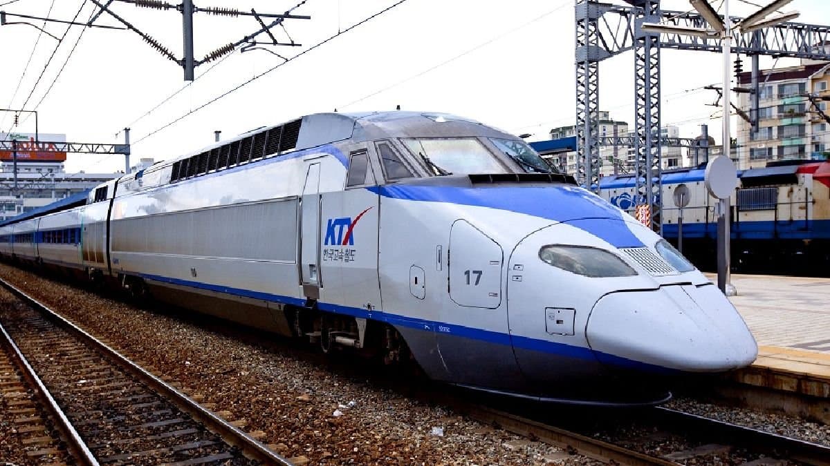 train conductor took 4-minute toilet break causes delay to 125 trains in siuth korea 