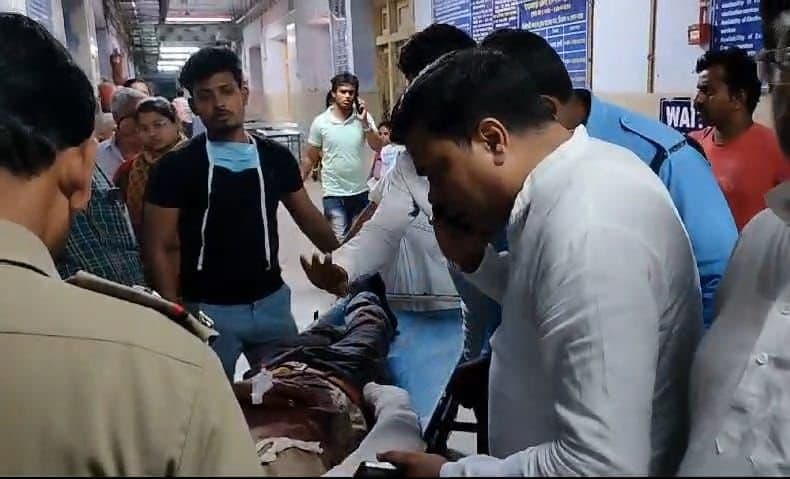 Dies: ‌এক হাতে চা, অপর হাতে স্টিয়ারিং,‌ চালকের নির্বুদ্ধিতায় প্রাণ গেল একজনের, আহত ছয়