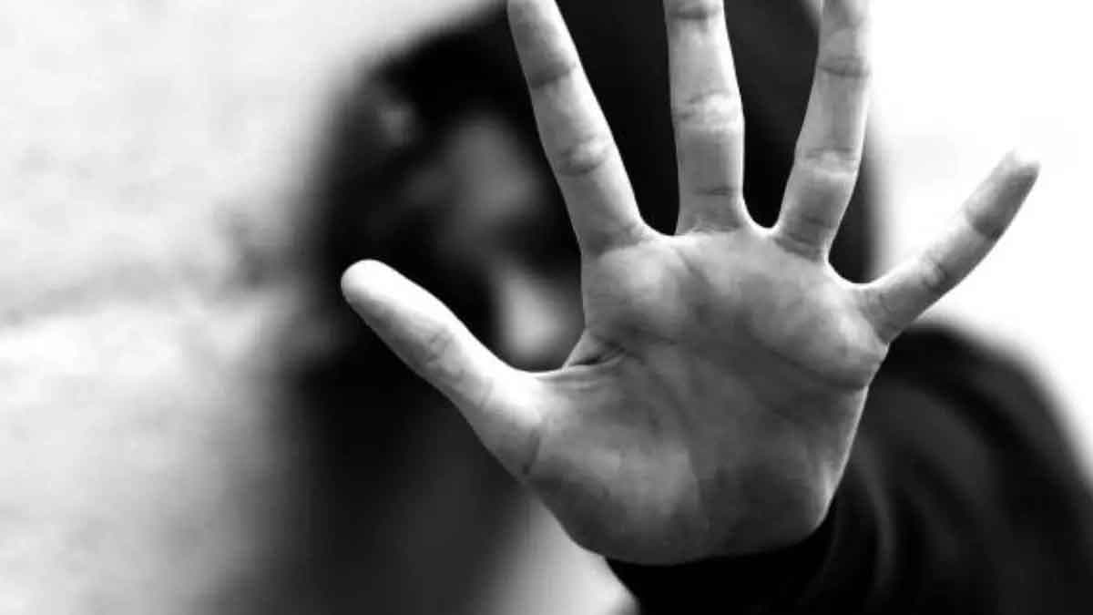 Crime against nurse by Director Of Private Hospital in uttarpradesh gnr 