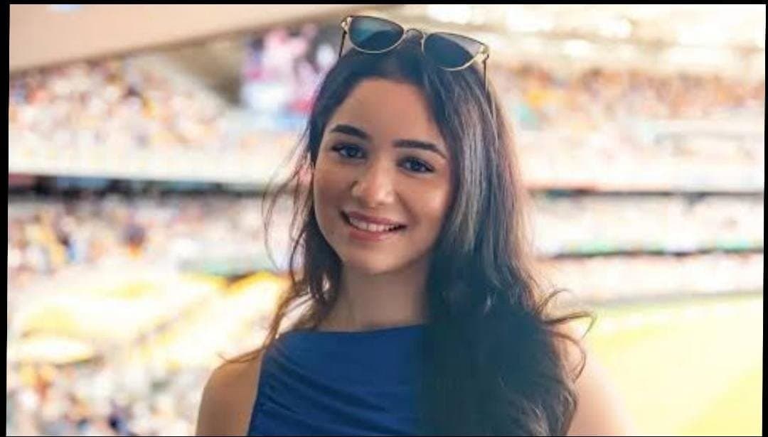 Sara Tendulkar Is Busy Doing Monkey Business at australia but why_gnr