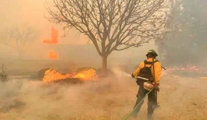 Texas: ‌ভয়ঙ্কর দাবানলের কবলে টেক্সাস 