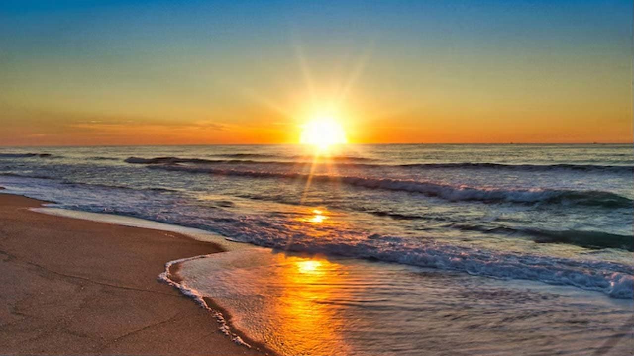 Why is the seaside cold in summer and hot in winter