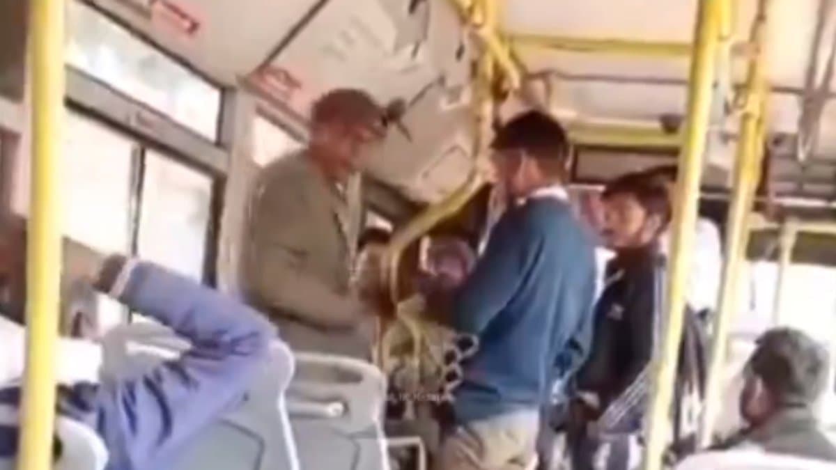 Bus Conductor beats retired IAS officer On Moving Bus After Dispute Over Fare In Jaipur gnr