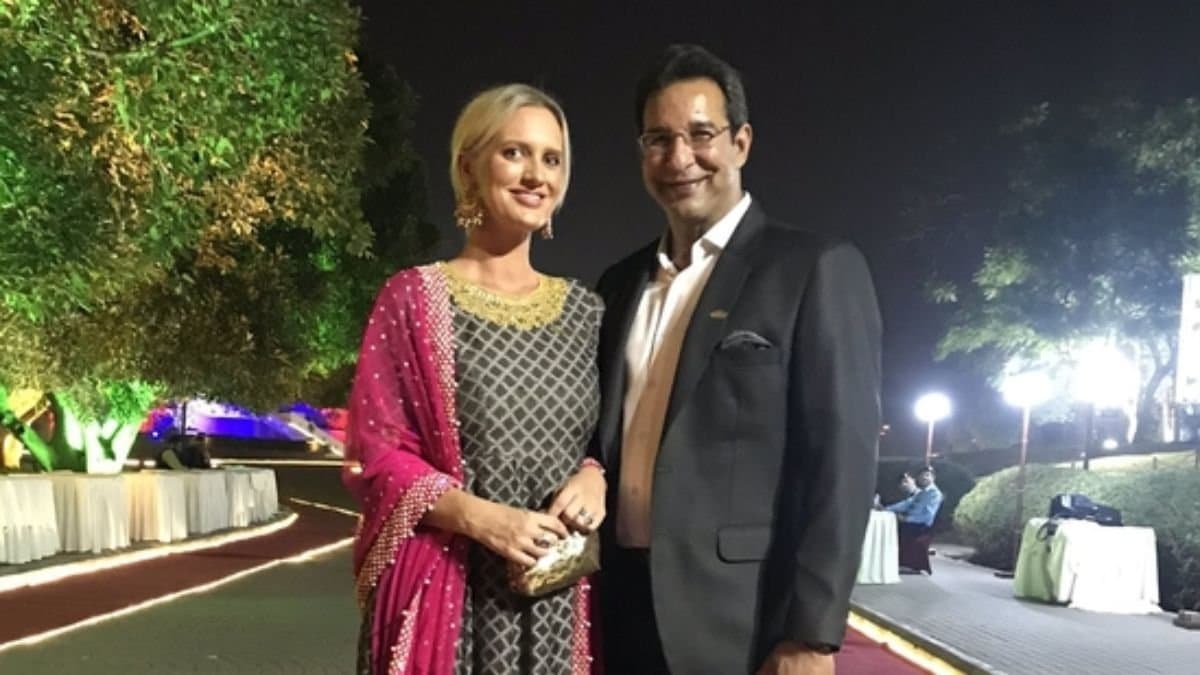 Wife of Wasim Akram Shaniera hit out at a post which falsely claimed that the Pakistan cricketer is divorced spt
