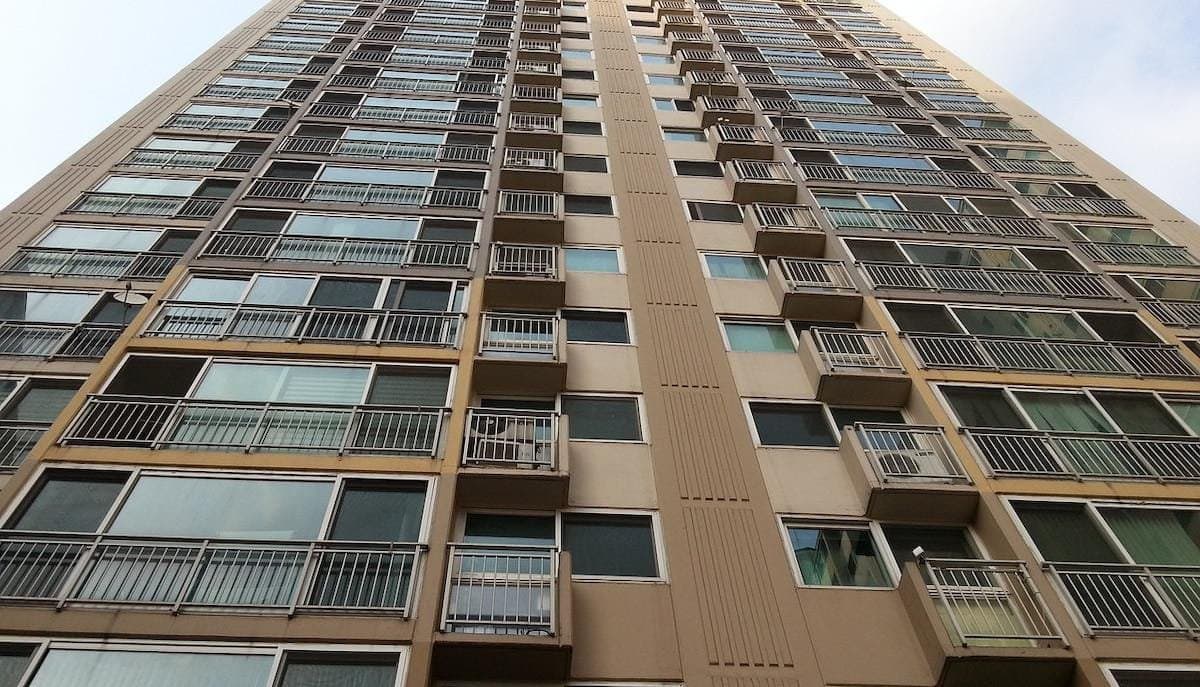 Bengaluru: ২৯ তলা আবাসন থেকে পড়ে মৃত্যু পড়ুয়ার, পুলিশের ধারণা আত্মহত্যা 
