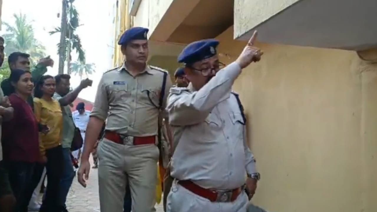 Husband, wife dead body found in narayanpur flat 
