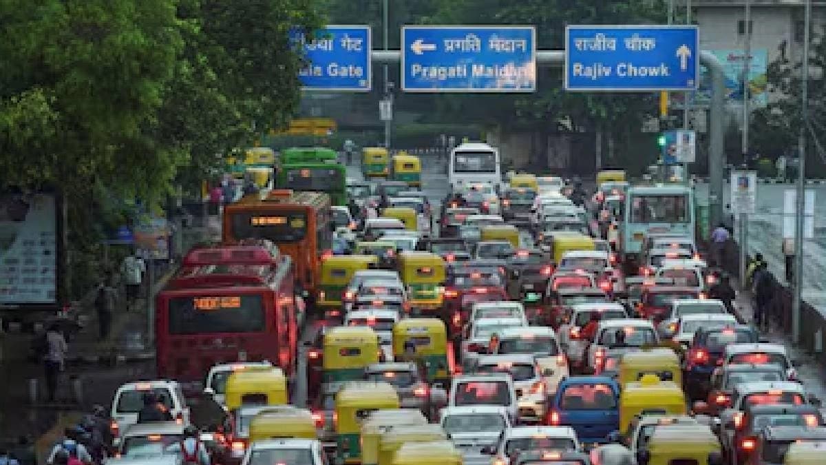 Heavy Rainfall Hits Delhi Triggers Waterlogging & Traffic Disruption