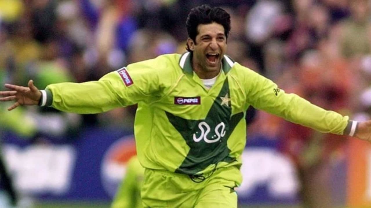 Wasim Akram praises 17 year old bowler Ali Raza 