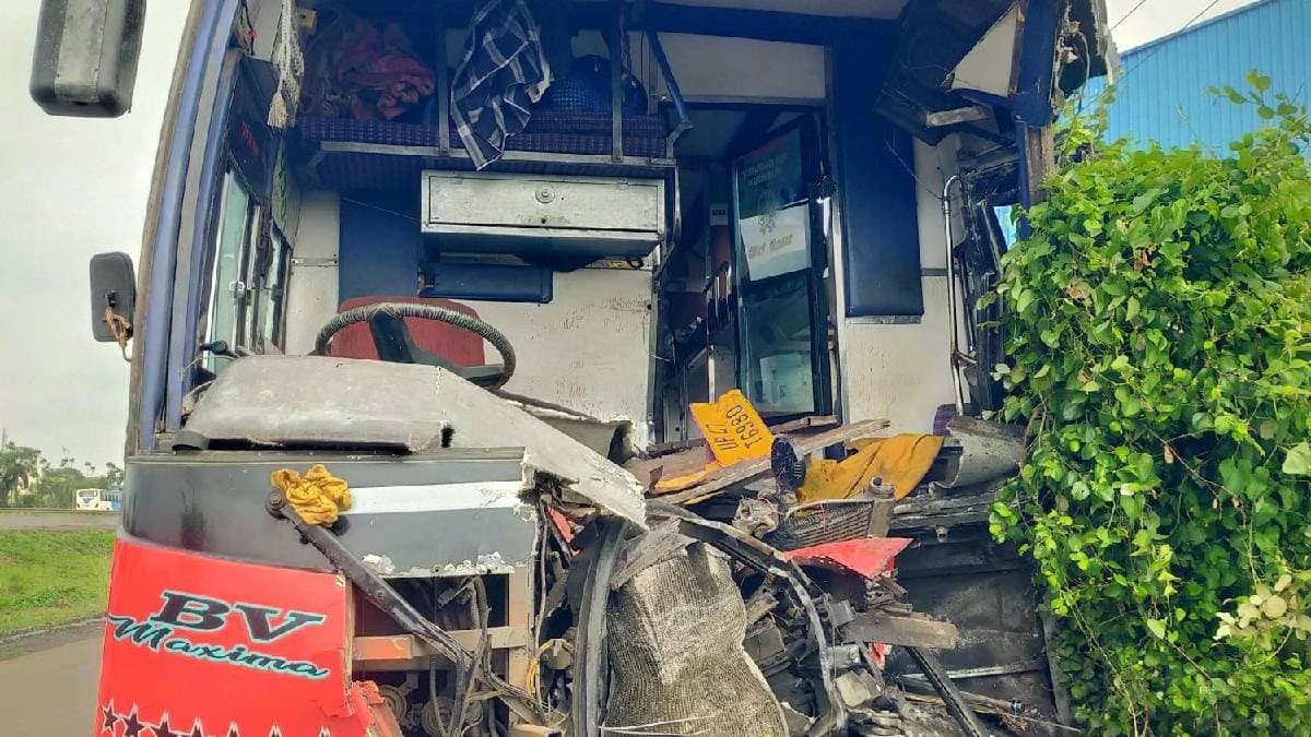 Bus carrying Uttar pradesh devotees fell in accident at hooghly