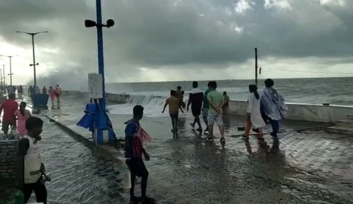 Weather: সপ্তাহ জুড়ে ঝড়বৃষ্টির পূর্বাভাস বঙ্গে, শুক্র–শনি ভারী বর্ষণের সম্ভাবনা