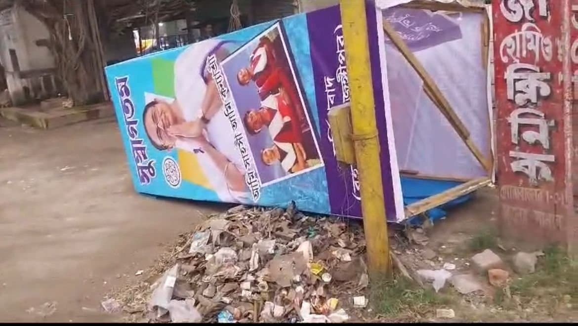 TMC: ছিঁড়ল মুখ্যমন্ত্রীর ছবি-পোস্টার, অভিযোগের তীর কংগ্রেসের দিকে