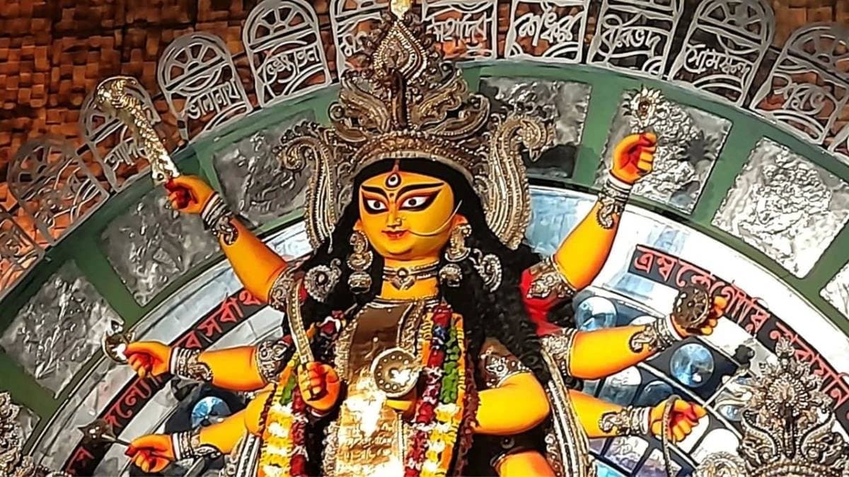 ষষ্ঠী থেকে দশমী, দুর্গাপুজোয় কবে কোন রঙের পোশাক পরা শুভ? সঠিক রং বাছলেই পাবেন দেবীর আশীর্বাদ