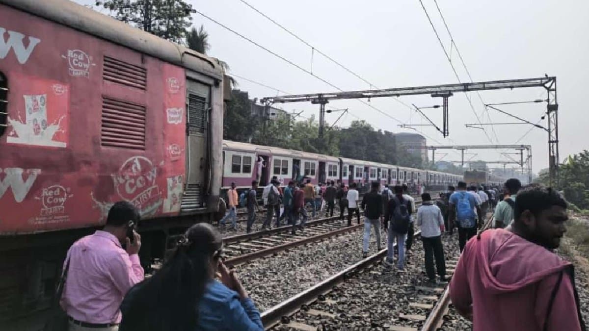 Train Service Disrupted  dumdum-sealdah line gnr 