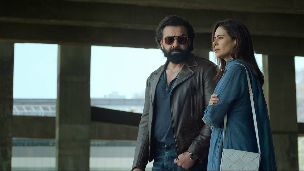 Mona Singh reveals what really Happened behind her kiss scene with Bobby Deol in The Bads oF Bollywood