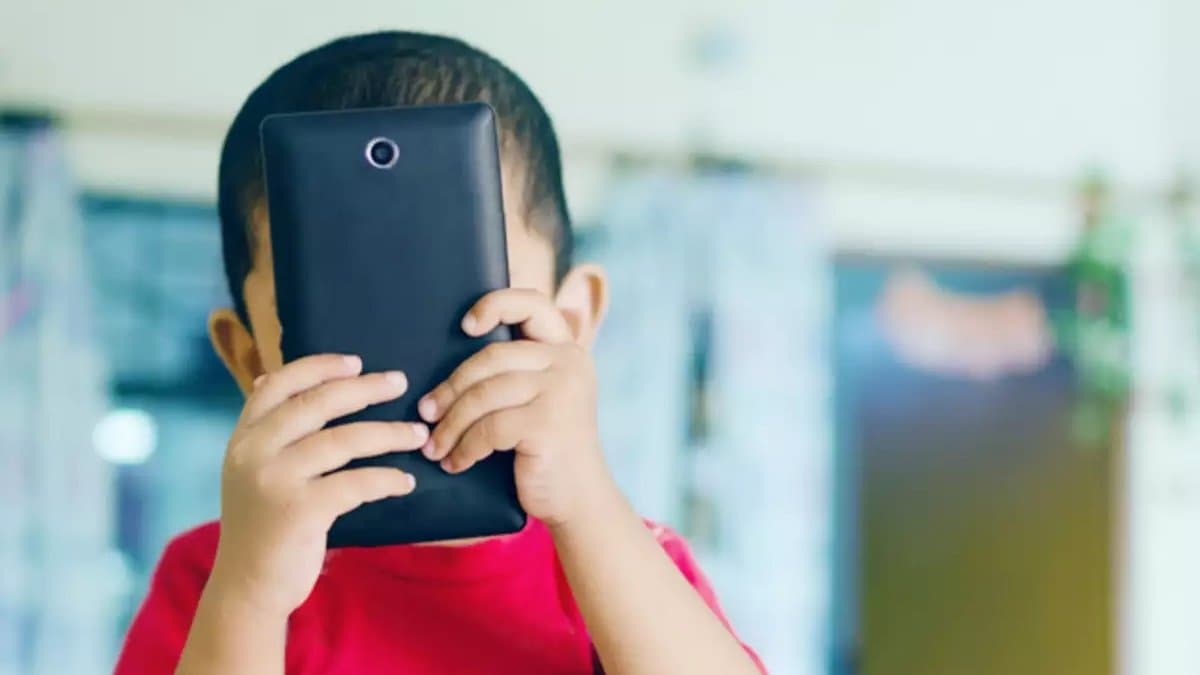 Parenting Tips: steps parents should take to stop smartphone attraction