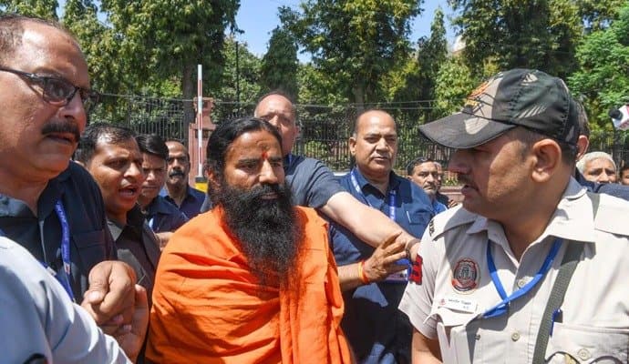 RAMDEV: আপনি এতটাও নিষ্পাপ নন, রামদেবকে কড়া বার্তা সুপ্রিম কোর্টের