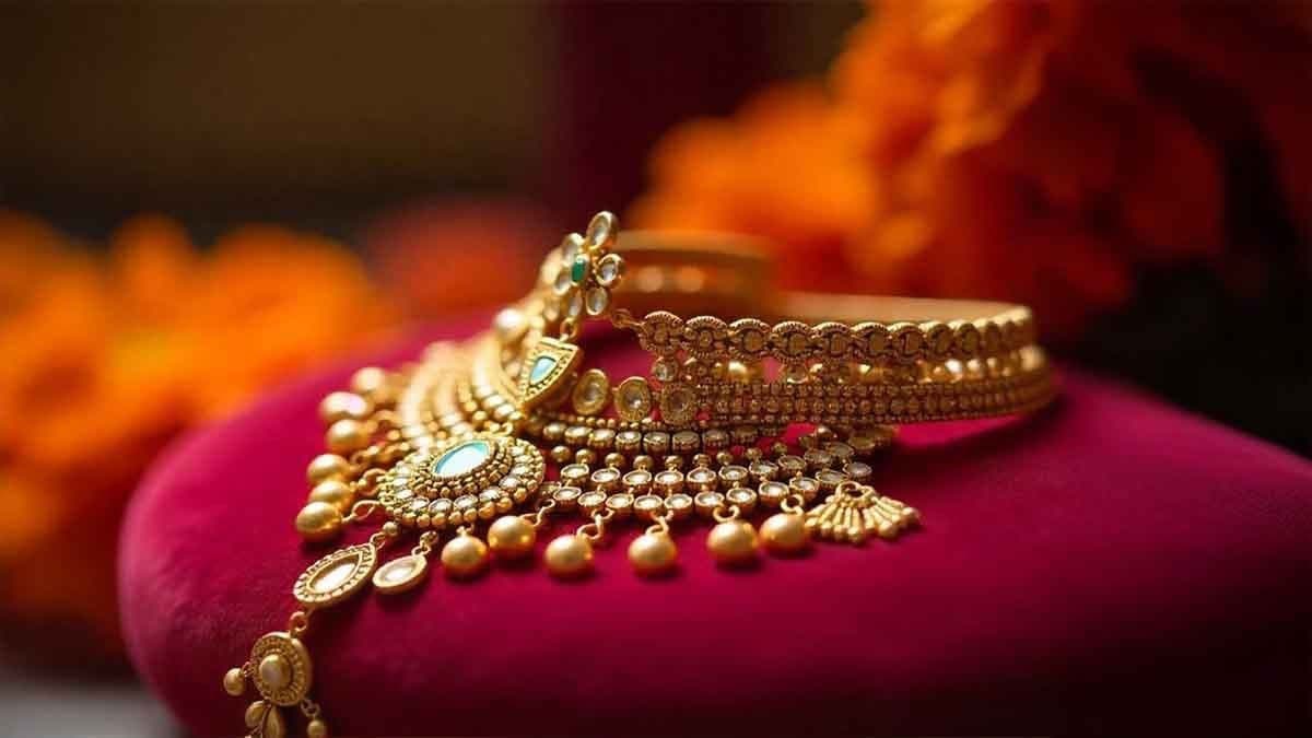 Kolkata Gold Rate Today Check 22 and 24 Carat Gold Price on 6 October 