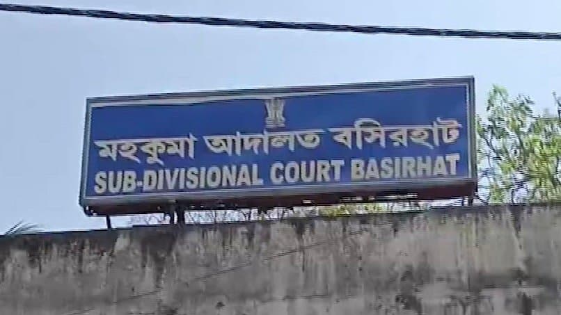 Basirhat: খাবারের লোভ দেখিয়ে নাবালিকাকে লাগাতার ধর্ষণ, ধৃত প্রতিবেশী বৃদ্ধ, কড়া শাস্তির দাবি অভিযুক্তের স্ত্রীর 