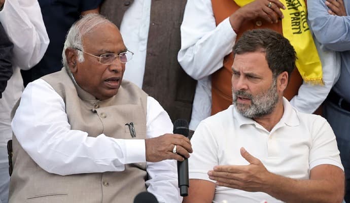 Congress:‌ কংগ্রেসকে ১৭০০ কোটি টাকার নোটিস পাঠিয়ে দিল আয়কর বিভাগ