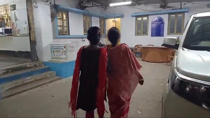 South 24 Pargana Two women allegedly beaten up for protesting in canning gnr 