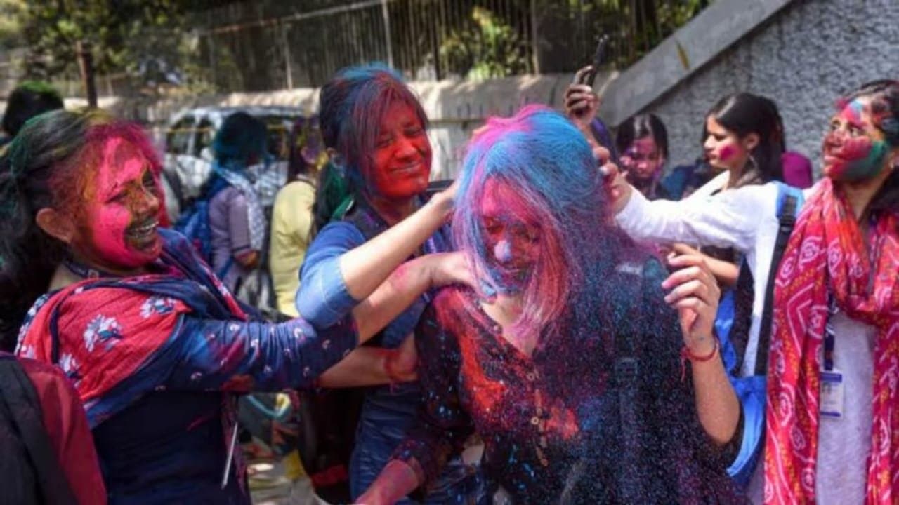 These homely tricks help to remove colour from skin easily in Holi