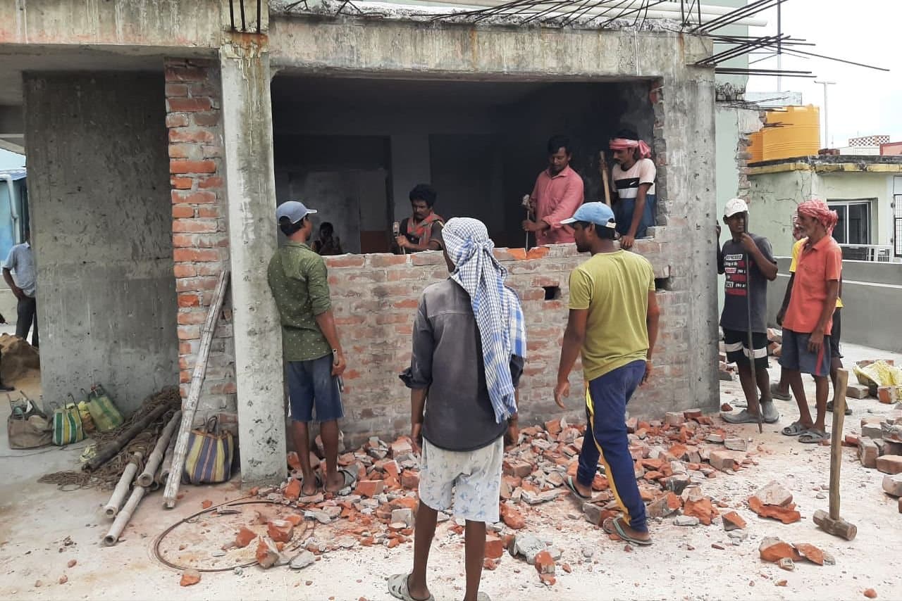 Illegal Constructions: অবৈধ নির্মাণ ভাঙছে উত্তরপাড়া পুরসভা 